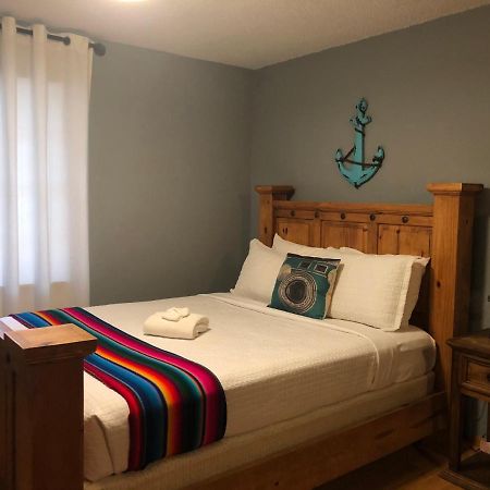 The Cove Bnb Hudson Bend Exterior photo