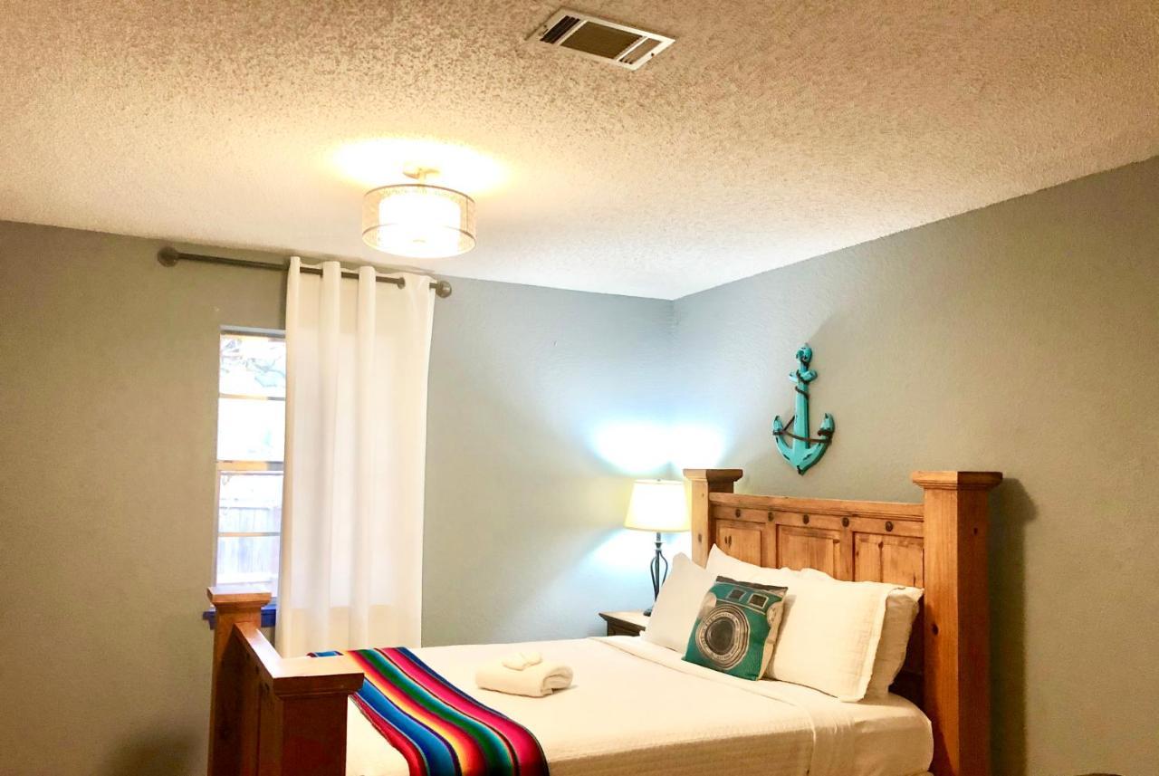 The Cove Bnb Hudson Bend Exterior photo