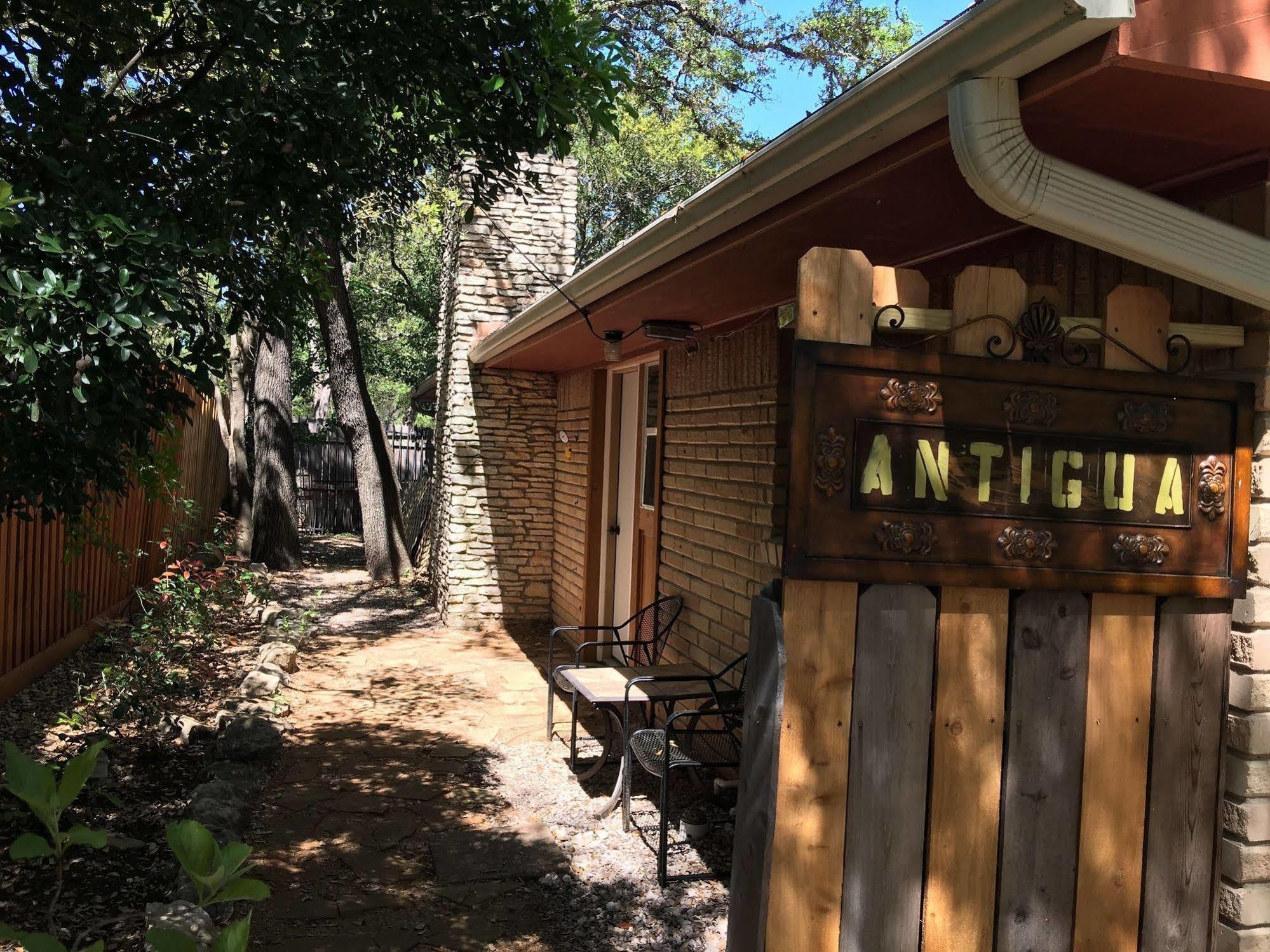 The Cove Bnb Hudson Bend Exterior photo